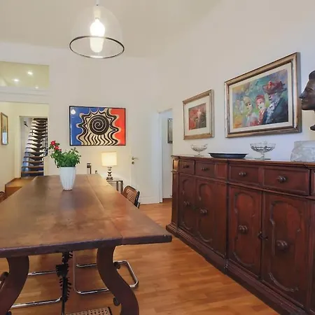 Florence- Biblioteca With View